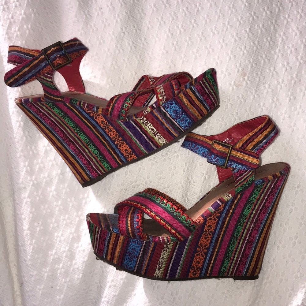 Tribal Print Strappy Wedges